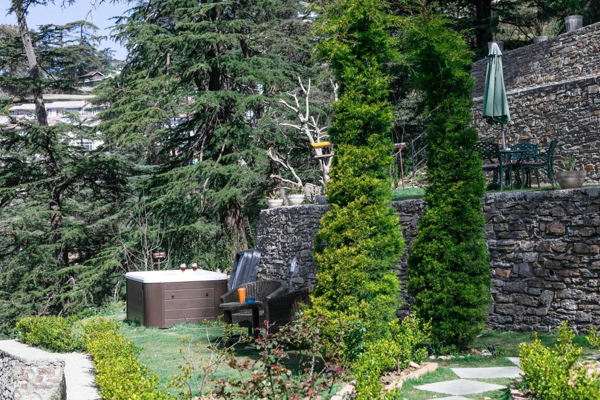 Stayvista At Pine Estate With Outdoor Jacuzzi Shimla Luaran gambar
